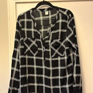 Old Navy V-neck top Size M